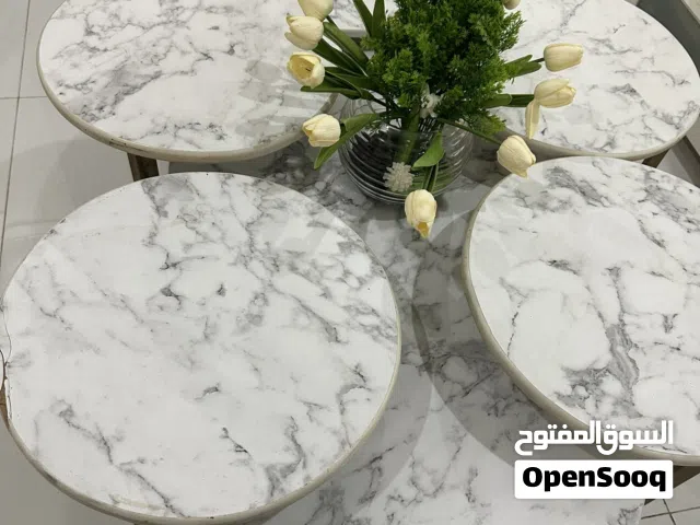 طاولات للبيع