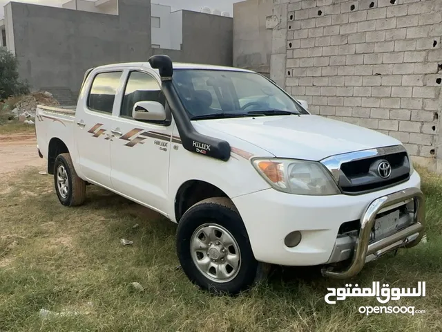 تويوتا هايلكس للبيع