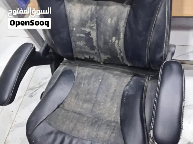 كرسي مكتب متحرك بحالة جيدة جدا للبيع