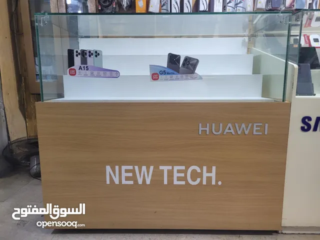 بترينة عرض اجهزه خلويه بحالة جيده