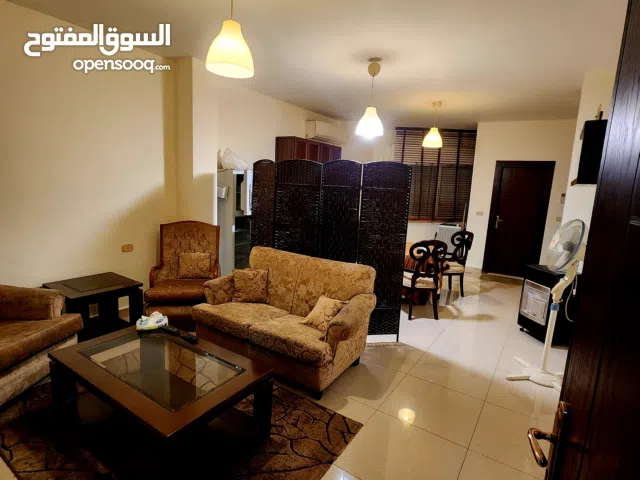 شقة مفروشه سوبر ديلوكس مميزه في منطقة الشيميساني، طابق اول، عماره عائليه، قرب من الخدمات.