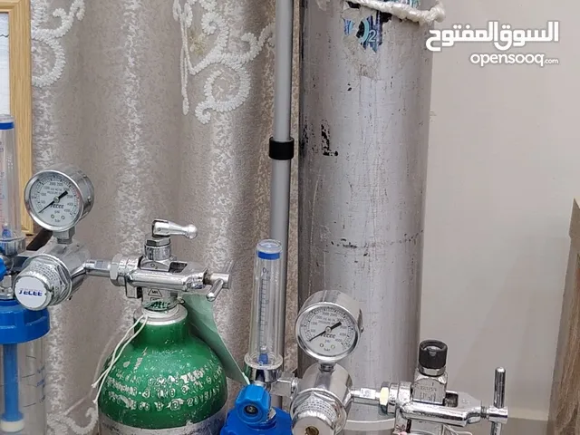 اسطوانات اوكسجين مع المنظم