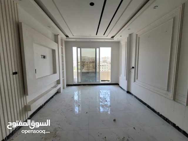 شقة للبيع في حده بسعر عررررطه مساحة واسعة وكبيرة متهويه ودافية من كل الاتجاهات جنوبي مغربي
