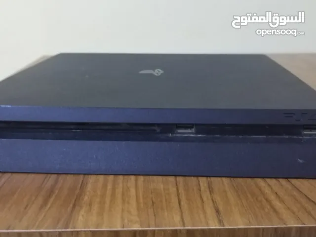 بلايستيشن 4 + مايك +سماعات + كنترولين..