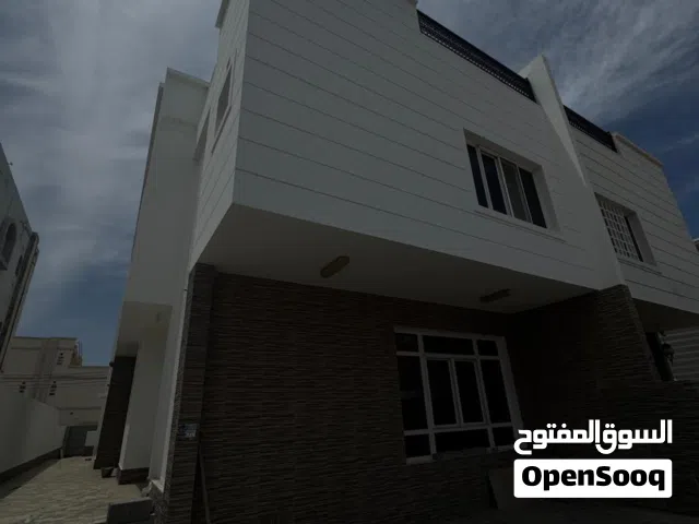 فيلا للبيع في الموالح الشمالية موقع استراتيجي قريب الموج 6 غرف +7 دوراة مياة