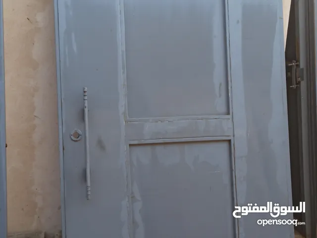 باب حديد مستتمل استعمال نضيف