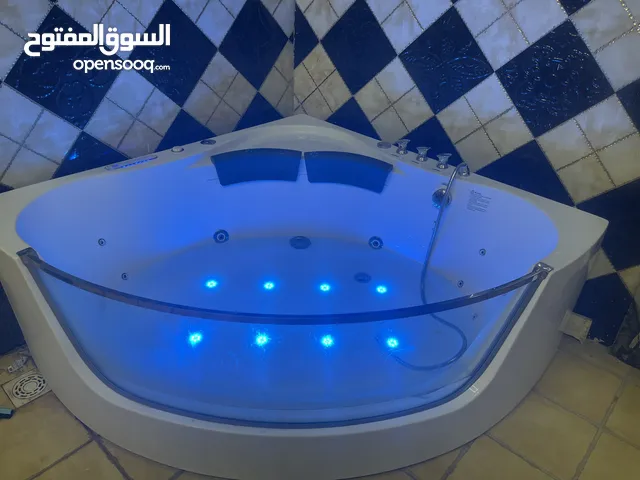 جاكوزي حديث بتفاصيل رائعه