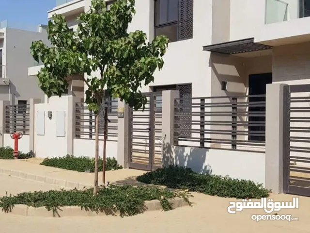 توين هاوس The Address East New Cairo فيلا طابقين بالتجمع الخامس