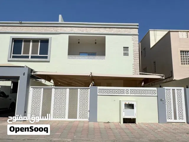 للبيع فيلا في الخوض السادسة