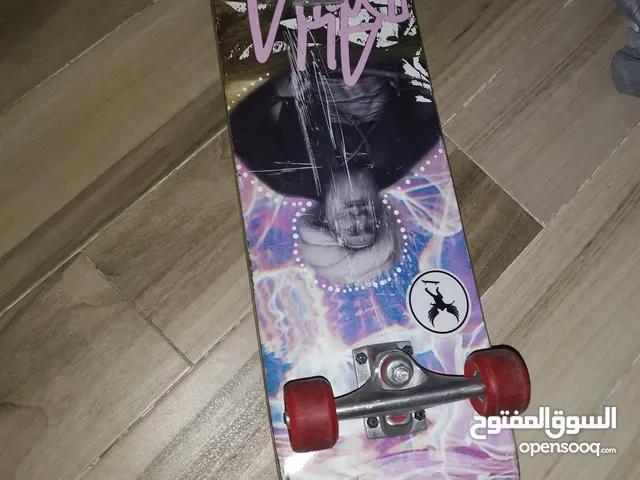 سكيت بورد بقطع مستوردة من شركة santa cruz و krux و بورد من temple skate