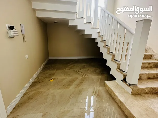 450 m2 5 Bedrooms Villa for Sale in Tripoli Souq Al-Juma'a