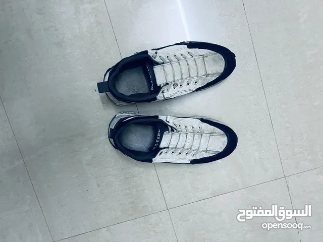 Air shoes used