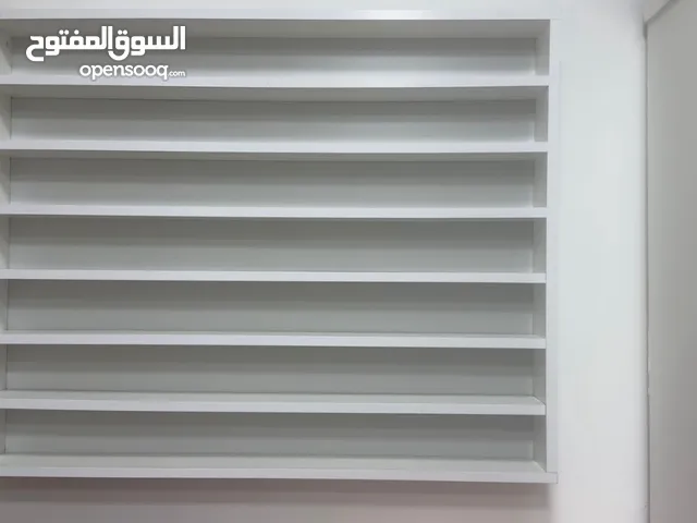رف جداري أنيق متعدد الاستخدامات للبيع
