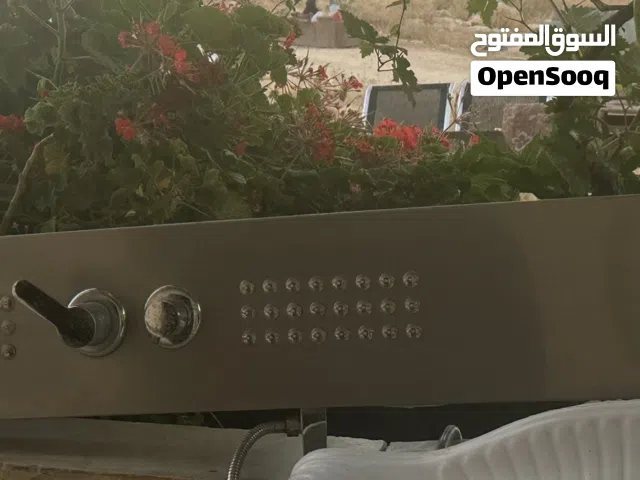 حمام كامل مغسلة ودش وفرنجي ومغسلة ثانية فخم ومرتب مطلوب فيه 100 قابل للتفاوض بشي بسيط