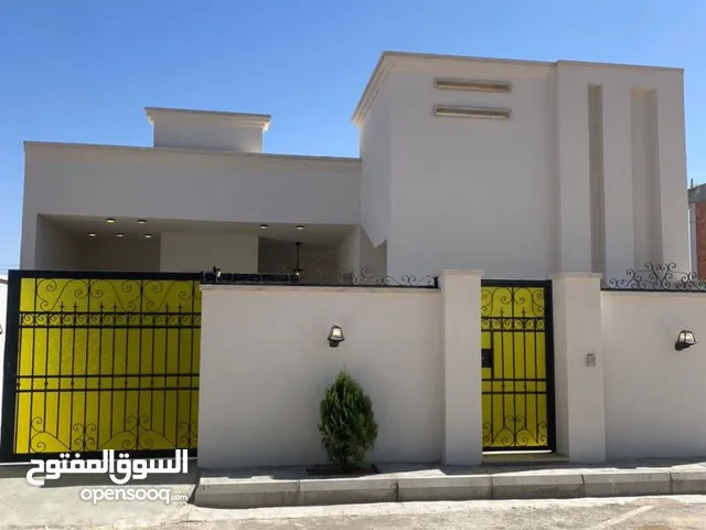 منزل تشطيب 2024 إيجار في عين زاره طريق الابيار جامع طيبة   