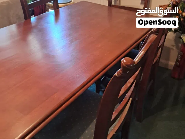 3   فضياات وطاوله سفره مع 6 كراسي بحاله ممتازه