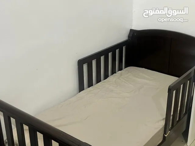 غرفة نوم سريرين ودولاب و كومودين من صفاه هوم و هوم سنتر جميعاً سعر 60