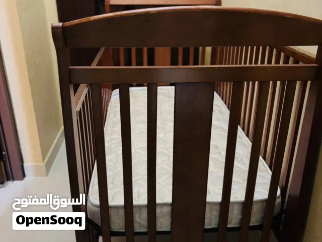 سرير اطفال من جونيورز بحاله ممتازه