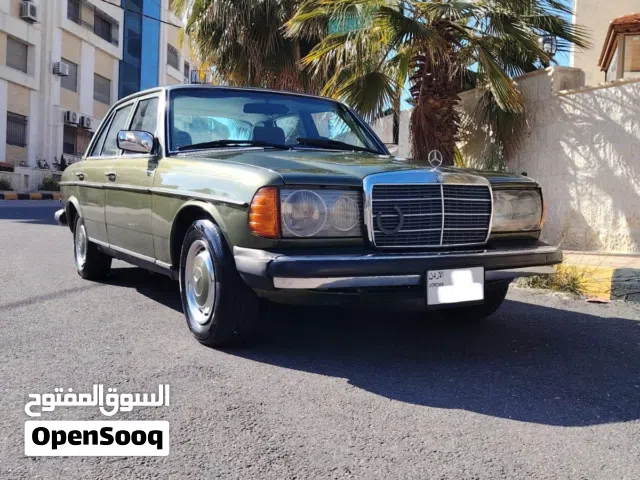 1977 مرسيدس بنز الفئة-E E 200