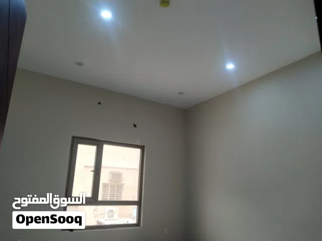 شقق كبيرة للايجار التجاري في بنايه حديثه مزودة بكافة الخدمات