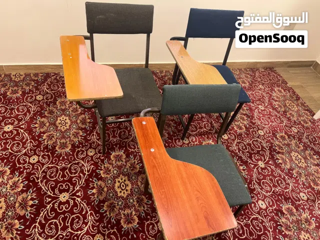 مقاعد دراسية بحالة الوكالة