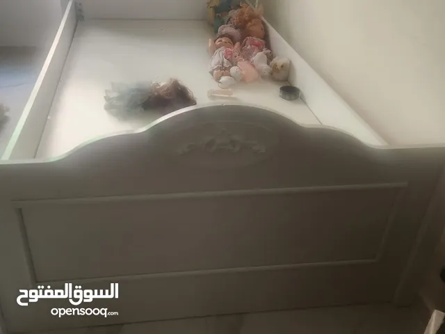 سرير مفرد أبيض بحال الجديد قياسه 100×200