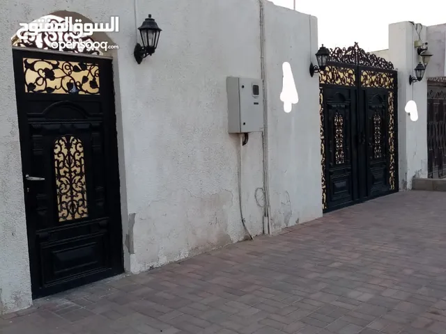 بيت عربي +ملحق للبيع من المالك في الراشدية دبي