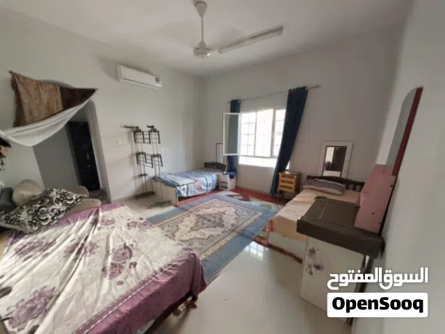 غرفة مفروشة مشتركة للايجار اليومي فقط خلف نستو معبيلة 7 وبالقرب من أسواق الفياض