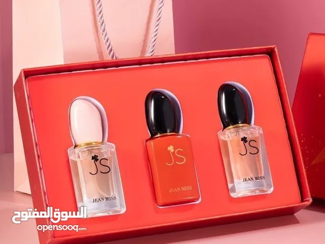 بكل عطور مني من SI الاصدار الاحمر عطر انثوي ساحر يحتوي البكج على 3 عطور مختلفة