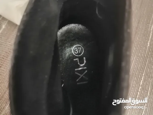 Black With Heels in Cairo