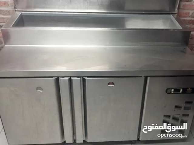 عده مطعم كاملة للبيع بحالة ممتازة شبة جديدة
