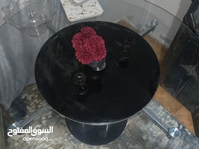 سفره قرص زجاجي مقاوم للكسر 6 كرسي جلد حاله ممتازه