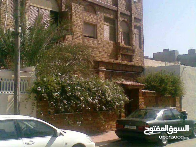 200 m2 More than 6 bedrooms Villa for Sale in Tripoli Hai Alandalus