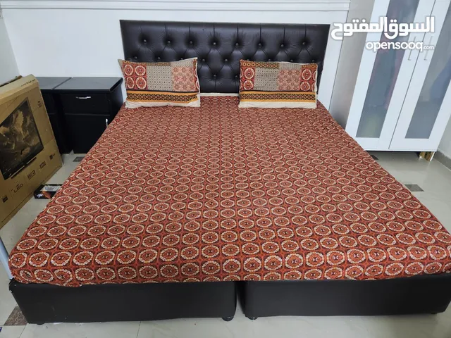 excellent condition bed set with side tables