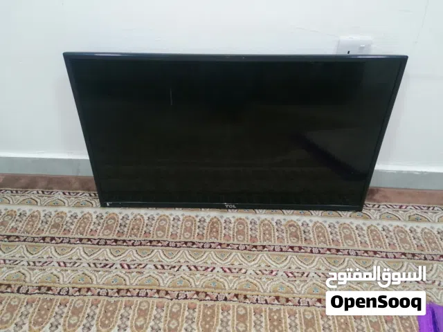 شاشة للبيع صاحية وأمورها طيبة لا يوجد ريموت ليست سمارت 42 بوصة TCL