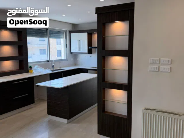 شقة طابق ثالث مع رووف للبيع الجبيهة