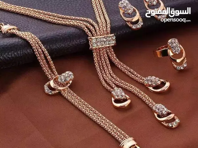 طاقم مطلي باذهب راقي ومميز بتصاميم انيقة