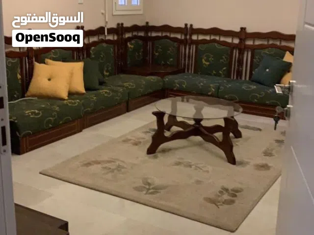 صالون للبيع