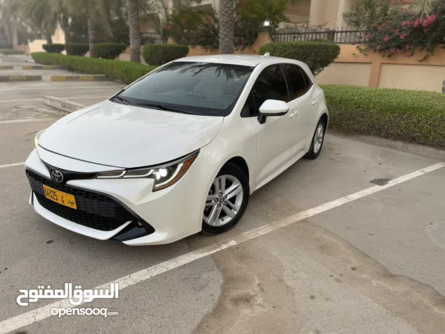 كورولا هاتشباك 2.0  لؤلوي داخليه ابيض   SEموديل 2019
