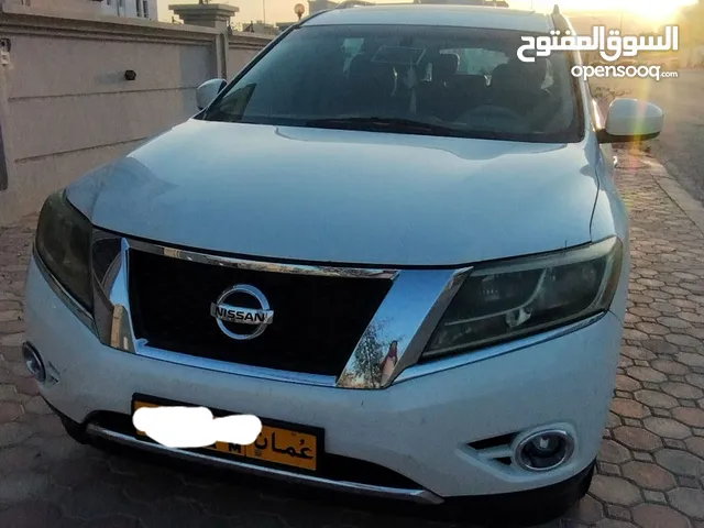 Nissan Pathfinder 2014 in Dhofar