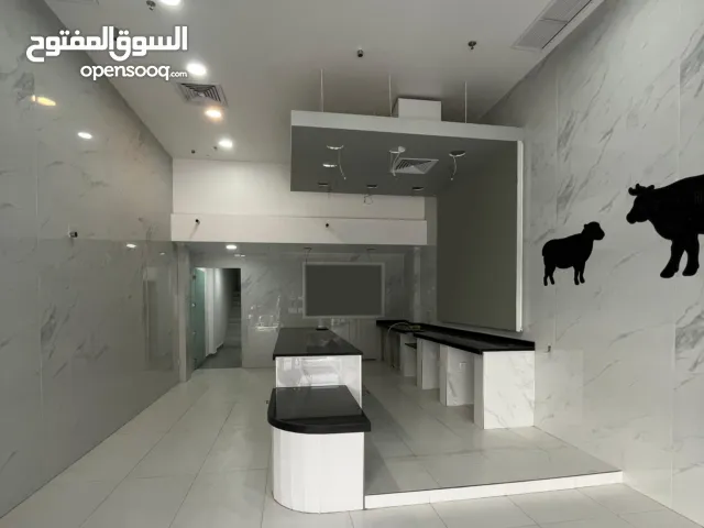 محل تجاري ثلاث أدوار مع فترة سماح للإيجار في الشويخ الصناعية