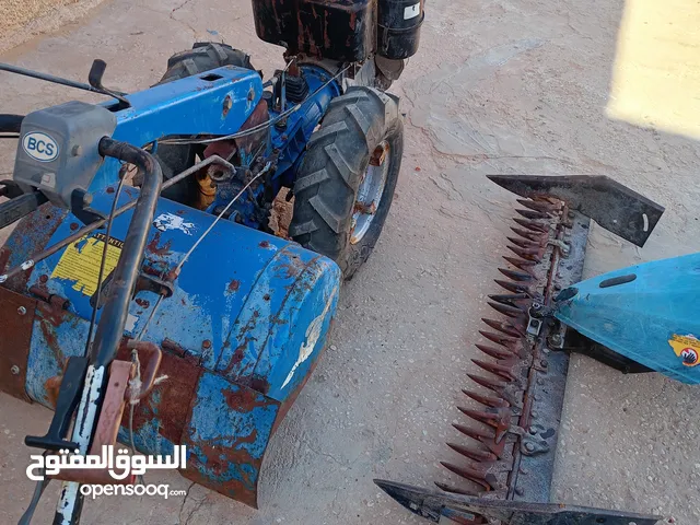 حصادة وعزاقه ايطالية للبيع
