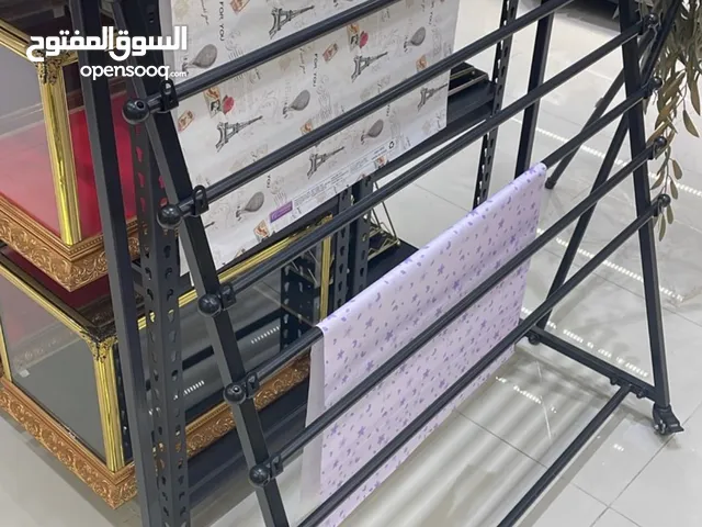 استاند لورق تغليف الهدايا شبه جديد وغير مستخدم