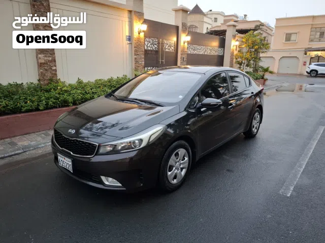 Kia cerato 2018 first owner lady use 121km no reall accidents oneyear full insurance car cost 3500bd