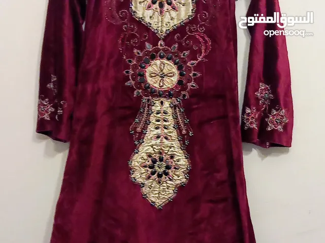 عبايات سوري و خليجي حريمي مقاس لارج شتوي و خريفي حاله جديده استيراد الخارج