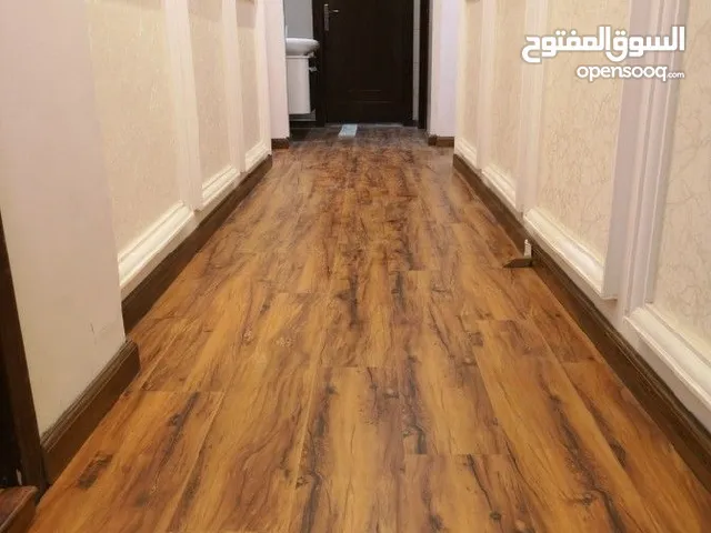 فني تركيب الأرضيات الخشبية / باركيه باركي