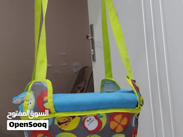 مرجوحة أطفال معلقة على الباب -بحالة ممتازة (Baby Door Jumper)