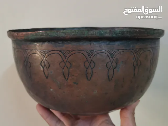 وعاء نحاسي تراثي قديم النقوش
