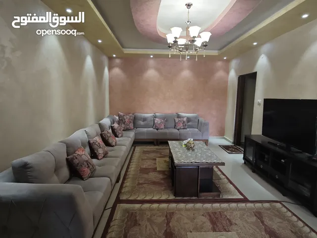 شقة أرضية للبيع في الحي الشرقي