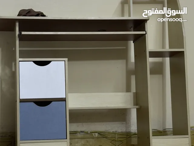 السلام عليكم ميز مكتبي او يرهم للكمبيوتر ايضاً خشب تركي مستعمل قليل بدون اي ضرو
